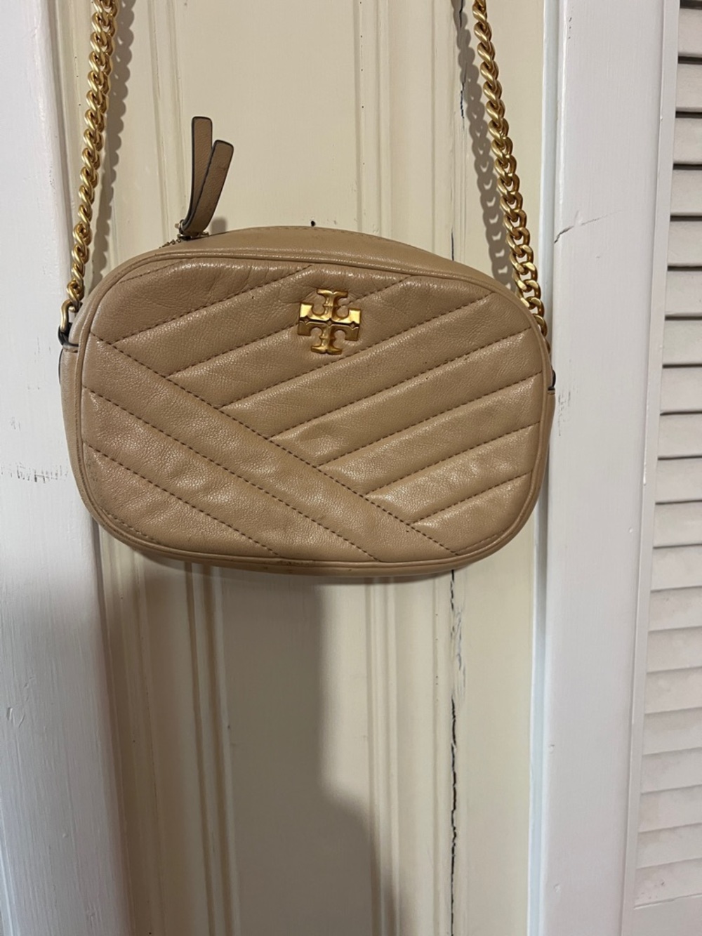 Tory Burch Beige Chevron Quilted Camera Crossbody with Gold Hardware